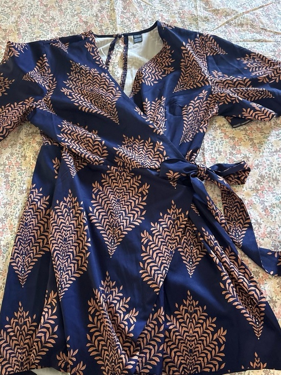 SHEIN Dresses & Skirts - SHEIN Navy Wrap Dress with Blush Leaf Print